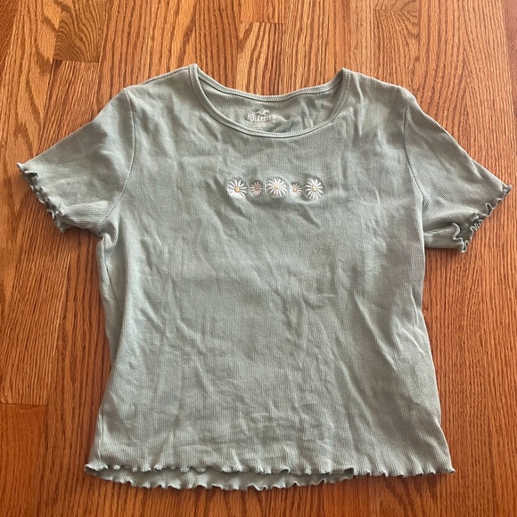 Hollister Baby Tee Sage Green with White Flowers Size Medium - Picture 1 of 3